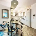 Вилла Pure White Seven-bedroom - 4,736 Sq Ft Or 440sqm - Sleeps Up To 16 *