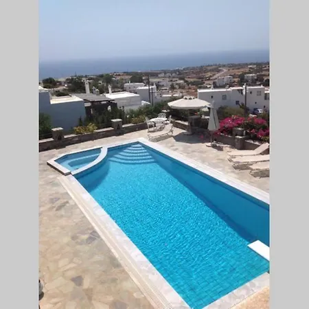 Willa Pure White Seven-bedroom - 4,736 Sq Ft Or 440sqm - Sleeps Up To 16 *