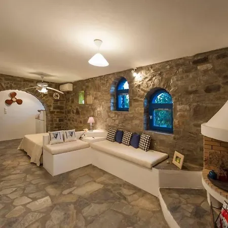 Willa Pure White Seven-bedroom - 4,736 Sq Ft Or 440sqm - Sleeps Up To 16 Drios