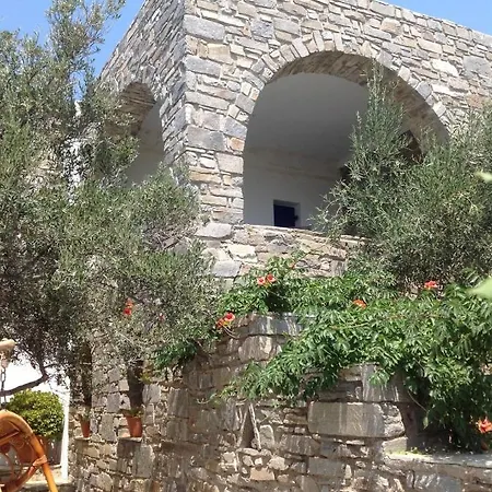 Willa Pure White Seven-bedroom - 4,736 Sq Ft Or 440sqm - Sleeps Up To 16 *