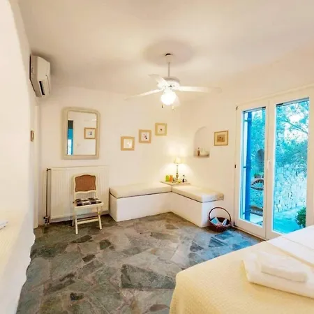 Pure White Seven-bedroom - 4,736 Sq Ft Or 440sqm - Sleeps Up To 16 Willa