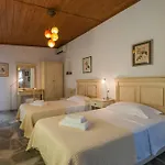Villa Pure White Seven-bedroom - 4,736 Sq Ft Or 440sqm - Sleeps Up To 16 *