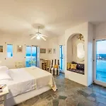 Pure White Seven-bedroom - 4,736 Sq Ft Or 440sqm - Sleeps Up To 16 *