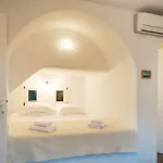 Pure White Seven-bedroom - 4,736 Sq Ft Or 440sqm - Sleeps Up To 16 *