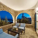 Pure White Seven-bedroom - 4,736 Sq Ft Or 440sqm - Sleeps Up To 16 * Drios