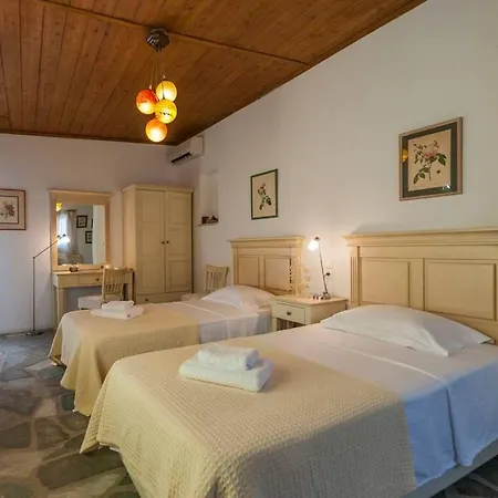 Villa Pure White Seven-bedroom - 4,736 Sq Ft Or 440sqm - Sleeps Up To 16 *