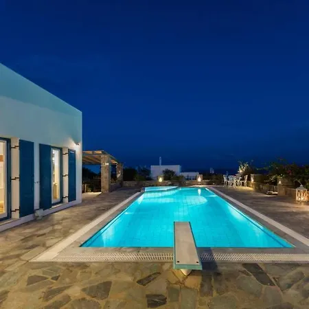 Pure White Seven-bedroom - 4,736 Sq Ft Or 440sqm - Sleeps Up To 16 *