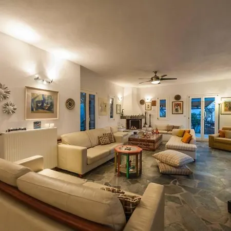 Pure White Seven-bedroom - 4,736 Sq Ft Or 440sqm - Sleeps Up To 16 Willa *