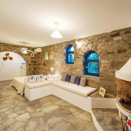 Willa Pure White Seven-bedroom - 4,736 Sq Ft Or 440sqm - Sleeps Up To 16