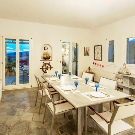 Villa Pure White Seven-bedroom - 4,736 Sq Ft Or 440sqm - Sleeps Up To 16