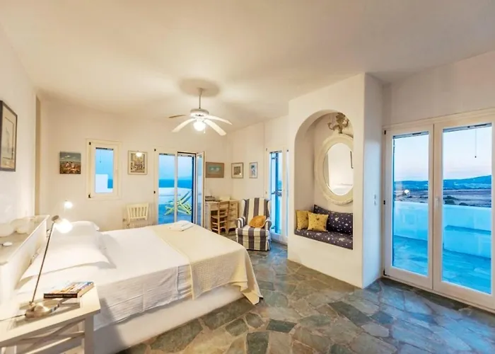 Pure White Seven-bedroom - 4,736 Sq Ft Or 440sqm - Sleeps Up To 16 *